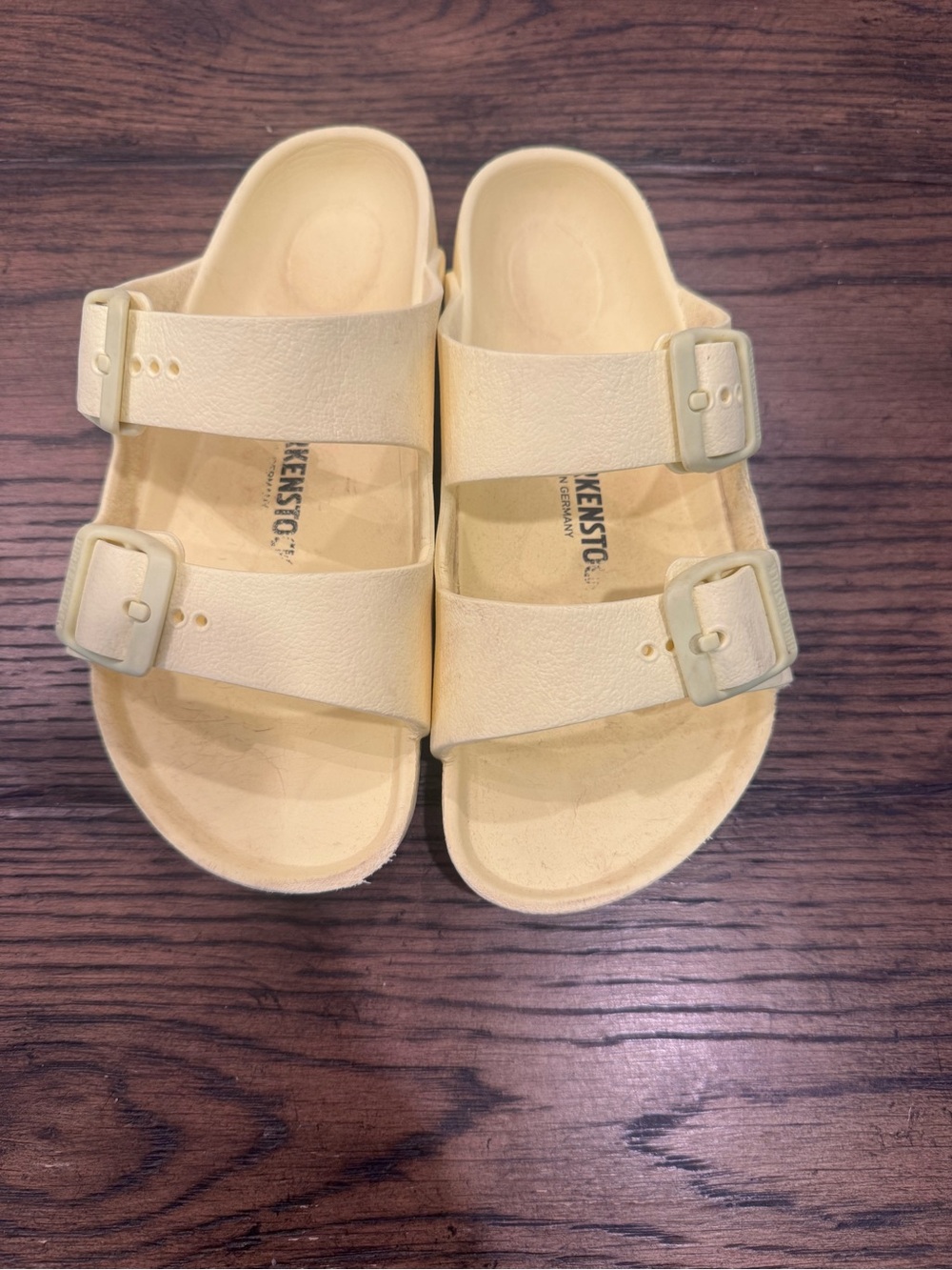 Birkenstock Arizona EVA Sandals in Light yellow size 33 (youth 2-2.5) - Picture 2 of 3